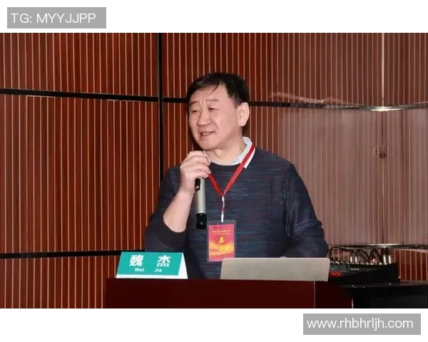 刘芳亲授羽毛球技巧与心得分享助你提升球技与竞技水平 刘芳亲授羽毛球技巧与心得分享助你提升球技与竞技水平