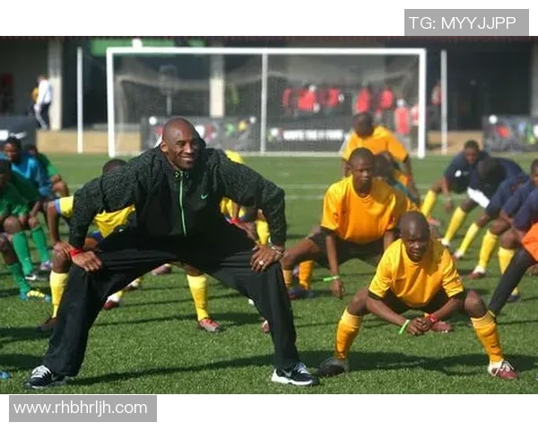 科比与足球明星的精彩会面揭示运动员之间的友谊与激情 科比与足球明星的精彩会面揭示运动员之间的友谊与激情