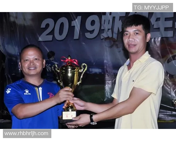 足球明星娜娜的真实身份揭秘她在绿茵场上的精彩表现与个人生活故事 足球明星娜娜的真实身份揭秘她在绿茵场上的精彩表现与个人生活故事