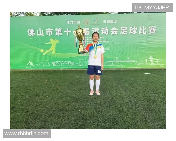 追逐梦想的绿茵场我多想成为耀眼的足球明星 追逐梦想的绿茵场我多想成为耀眼的足球明星